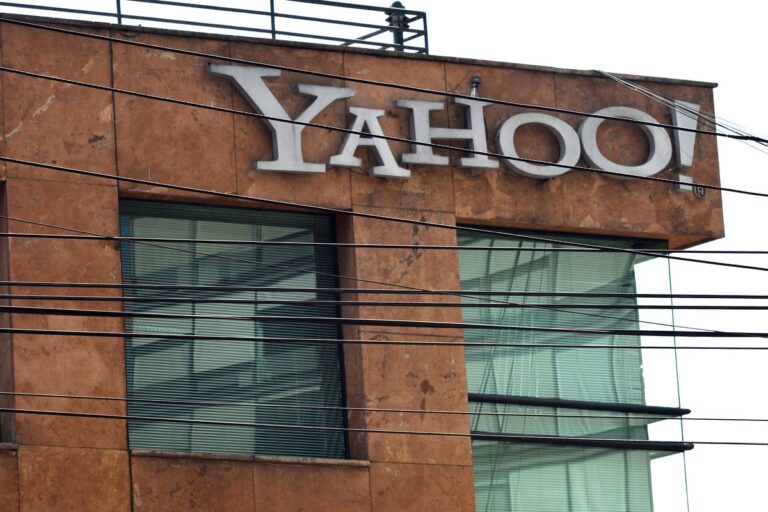 Yahoo и Yahoo отключают почту, когда пользователи сообщают об отключении