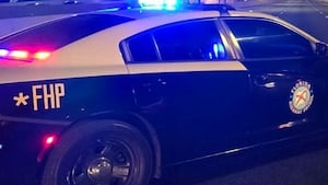 Женщина погибла после удара во время прогулки по И-4 в ночном столкновении, говорят солдаты