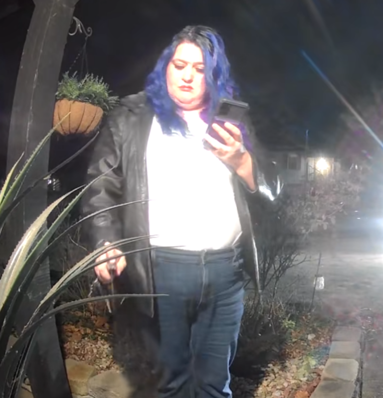 Женщина обвиняется в распылении перца на доставку еды паре Эвансвилл