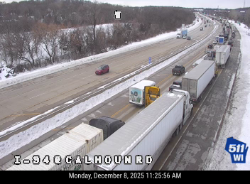 Женщина погибла после столкновения со снегоуборочной машиной на I-94 в округе Ваукеша