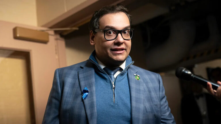 «Голая коррупция»: Интернет взорвался из-за отмены Сантоса Трампом