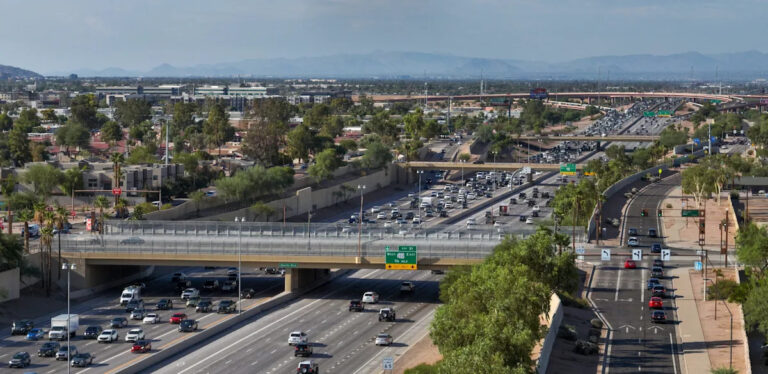 Рабочий смертельно ранен возле строительной площадки Loop 101 в Глендейле