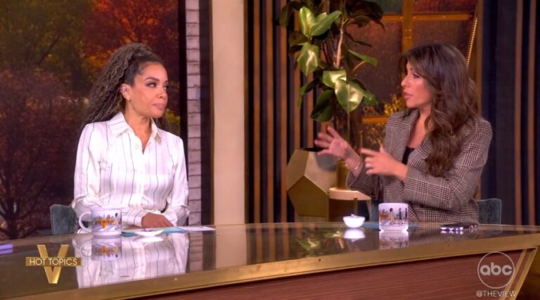 Солнечный Хостин из The View настаивает на том, что Пэм Бонди не будет публиковать файлы Эпштейна после подписи Трампа: «Извините»