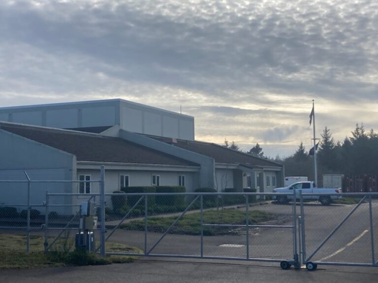 «Основное влияние на нас»: мэр Ньюпорта обеспокоен возможными последствиями ICE