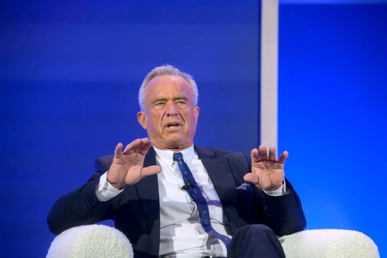 «Вы не можете есть, если вы мертвы»: взгляд демократов RFK Jr. в роли их пугала 2026 года