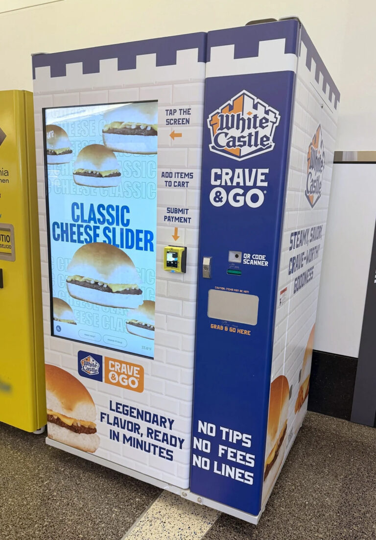 Торговый автомат White Castle установлен в аэропорту Логана в Бостоне