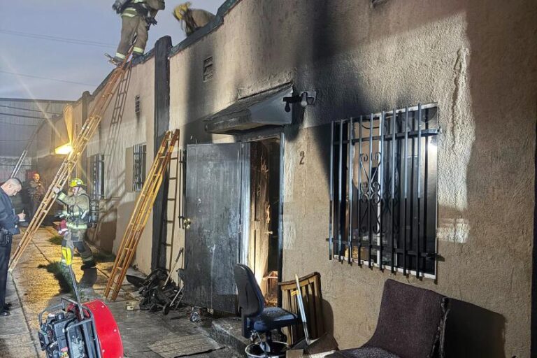 Женщина найдена мертвой в горящем бунгало Лос-Анджелеса