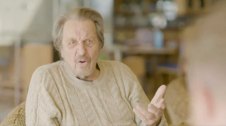 «Хочешь вернуться в джунгли?» — говорит отец Илона Маска, что США «обречены», поскольку он говорит, что белые становятся «меньшинством».