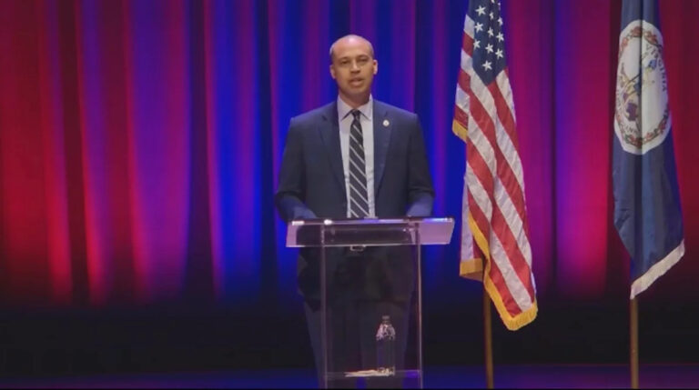 Демократ Джей Джонс извинился за сообщения об убийстве республиканца и о том, как его дети умирают