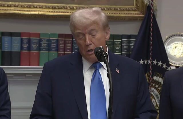 «Ах-цед-ув — ну, давайте посмотрим…»: мясники Трампа произносят ацетаминофен, продвигая недоказанную связь с аутизмом.