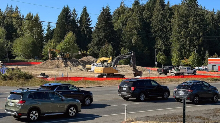 Работа над запланированным рестораном Chick-Fil-A в Бремертоне