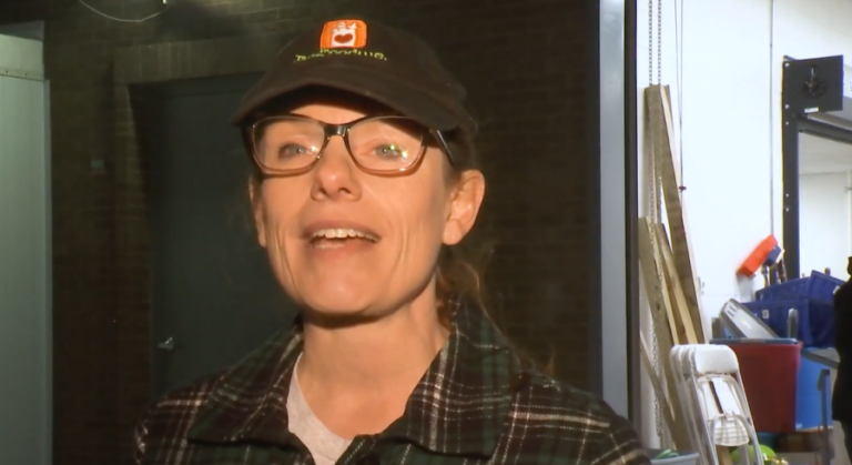 Кто в новостях? — режиссер Фед Эвансвилл Лиза Воган