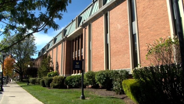 Университет Уилкса предупреждает о нехватке финансирования