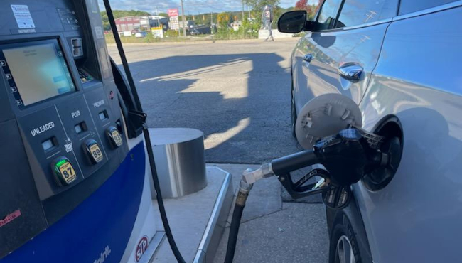 Уиплэш на насосе: цены на газ в Западном Мичигане снова выросли