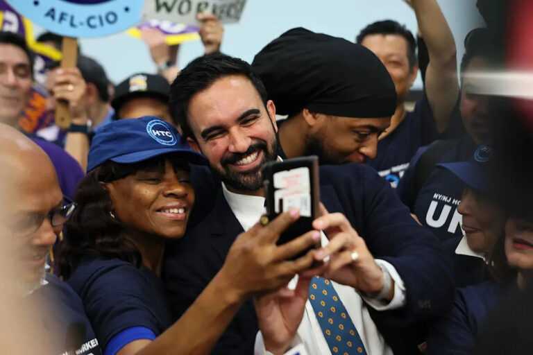 Зохран Мамдани, который занимался всеобщим уходом за детьми, избрал мэра Нью-Йорка