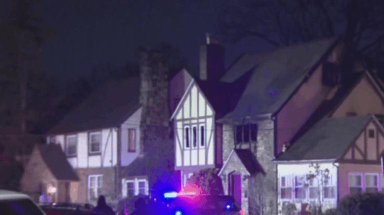 «Разбивающее сердце»: 2 человека погибли в пожаре в доме NJ в День благодарения