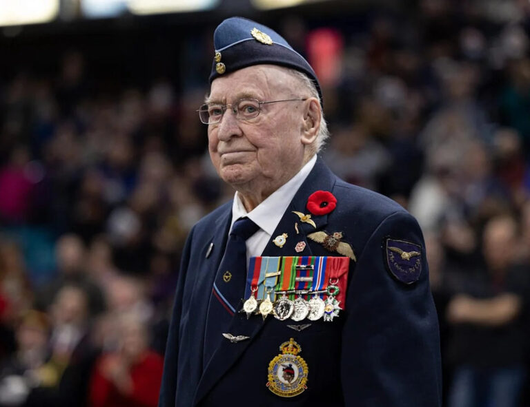 Пилот Второй мировой войны, который пережил четыре авиакатастрофы, погиб в 103 года