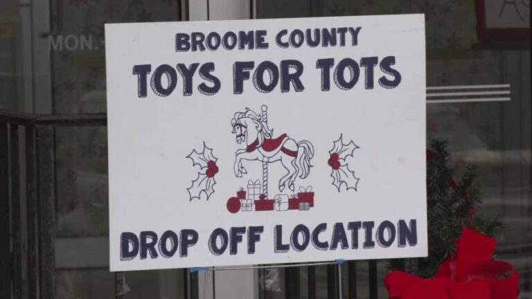 Сезон Игрушки для Тота в округе Брум