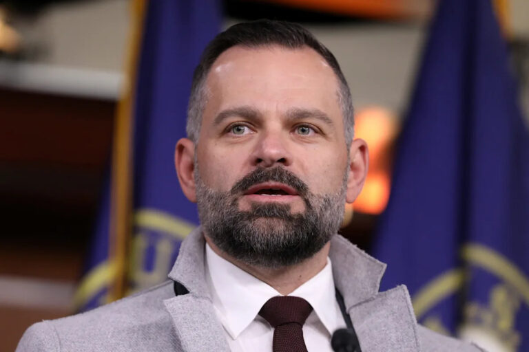 Королева красоты выдвигает обвинения против конгрессмена Кори Миллса