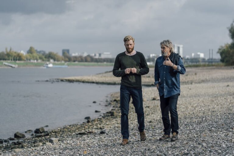 Почему вы должны говорить с людьми, с которыми не согласны в политике