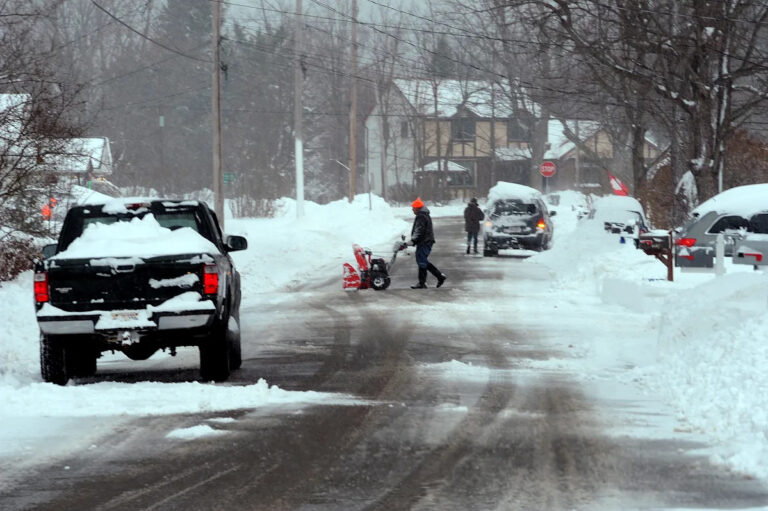 Зимнее предупреждение о погоде, выданное в некоторых районах штата Нью-Йорк.