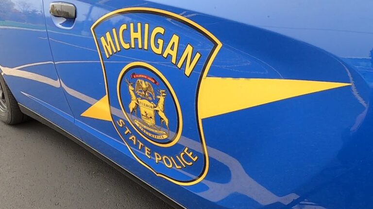 Женщина госпитализирована после аварии к западу от Гринвилля, сообщает полиция