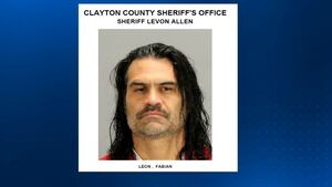 Тело «доброго самаритянина» хлопнуло мужчину, пытавшегося взломать контрольно-пропускной пункт безопасности TSA в аэропорту Атланты