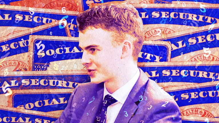 «Большие яйца» в крупнейшей утечке социального обеспечения: разоблачитель