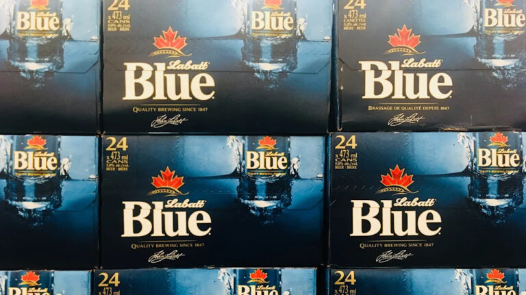 Где варится пиво Labatt и кто им владеет?