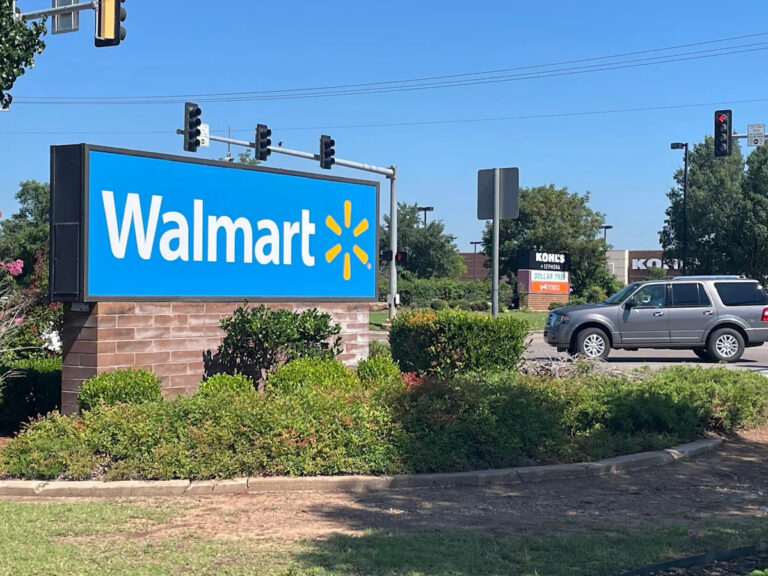 Да, Walmart меняет свет, но слухи не соответствуют действительности о 10 000 Кельвинов.