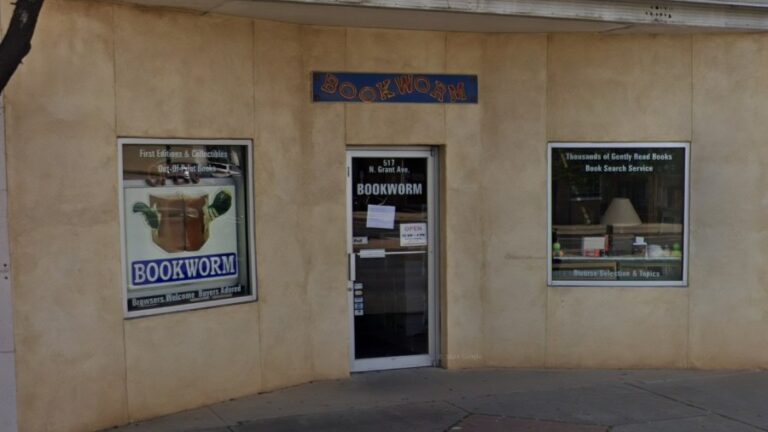 Ye Old Bookworm в Одессе обращается к GoFundMe, чтобы спасти любимый магазин