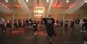 «Rest easy»: танцевальная студия Джексонвилла оплакивает человека, чьи движения стали вирусными в их видео 2019 года