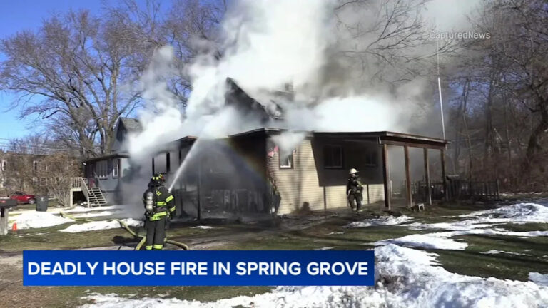 Женщина погибла, еще одна получила серьезные ранения в результате пожара в доме Спринг Гроув, говорят чиновники