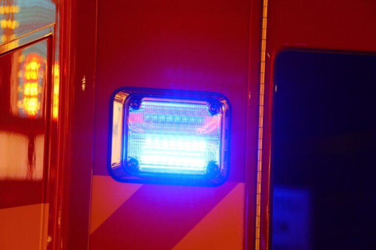 Женщина, убитая после боя, ведет к ножевому ранению в квартире Эйвондейла