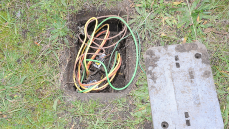 Кража проводов из сигнала движения привела к смертельному мотоциклу, полуаварийному столкновению, сообщает полиция Портленда