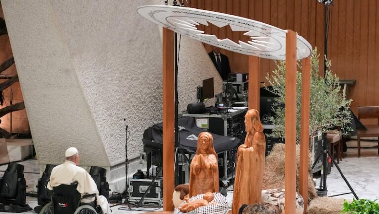 «Властное искусство» или богохульство? Краткая история политической сцены Рождества