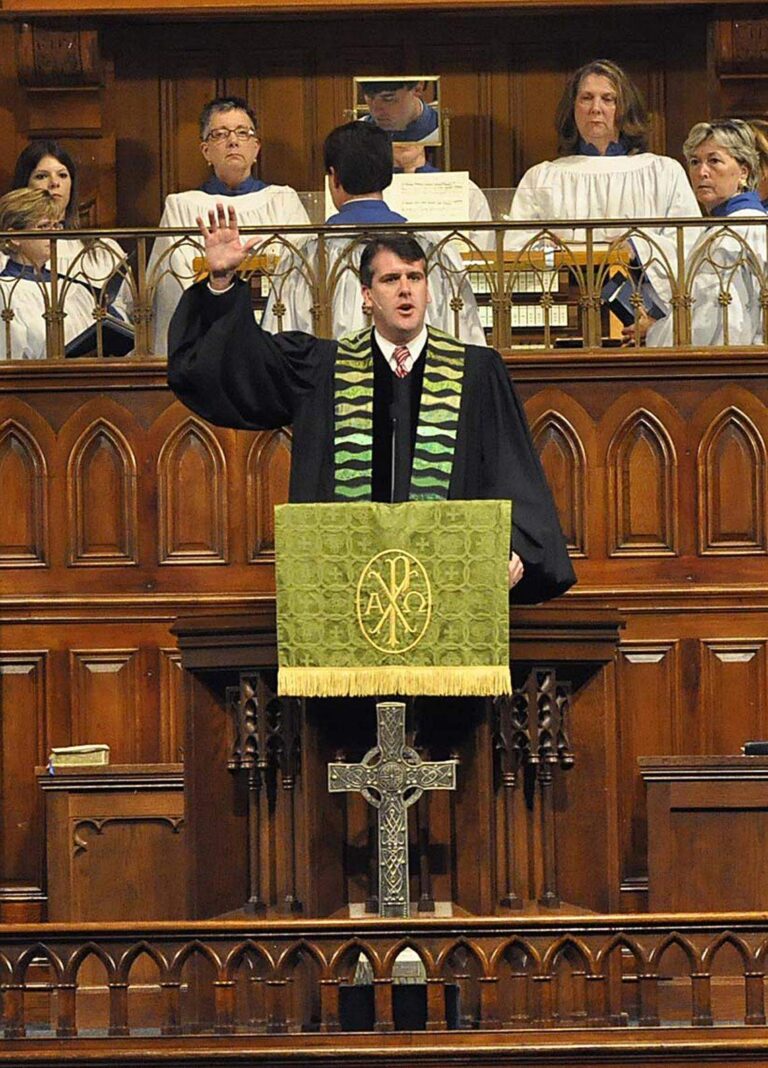 «Мне так стыдно», — пастор первой пресвитерианской церкви Шарлотты