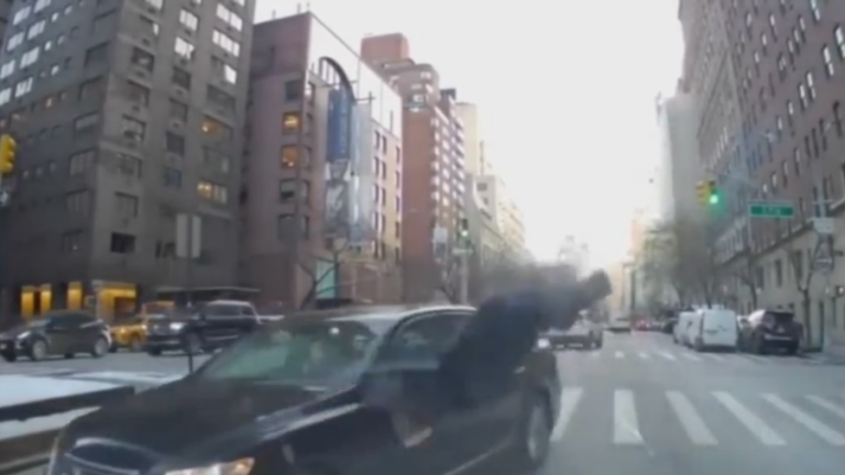 Женщина, осужденная за умышленное нападение на полицейского полиции Нью-Йорка с автомобилем в Верхнем Ист-Сайде