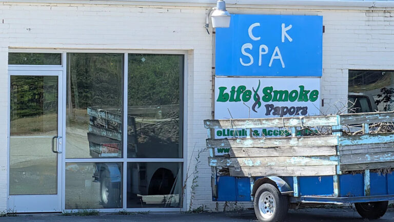 Женщина, обвиняемая в организации проституции в CK Spa в Спрингетсбери, арестована