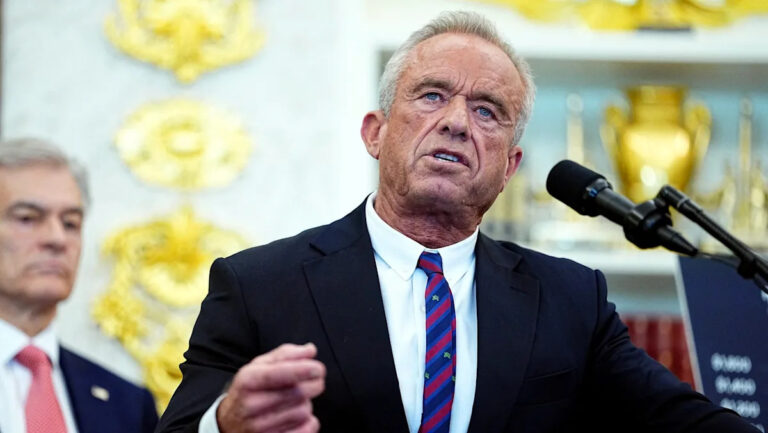 Где РФК-младший появился после того, как «убежал со сцены», когда мужчина упал в Овальном кабинете