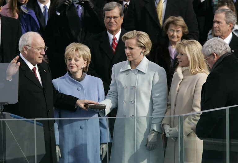 Кто семья Дика Чейни? Бывший вице-президент выжил благодаря жене и дочерям