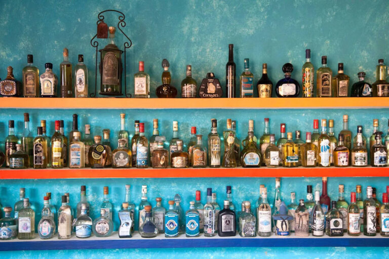 Почему так много этикеток текилы только что изменились и что это значит для производителей и вас