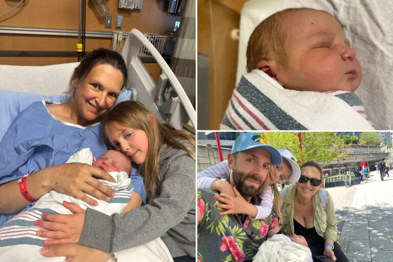 Женщина родила ребенка-сюрприза в туалете во время поездки в Канаду