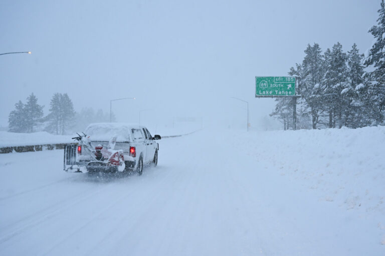 Предупреждение о зимнем шторме: 18 дюймов снежных искр, если это не чрезвычайная ситуация