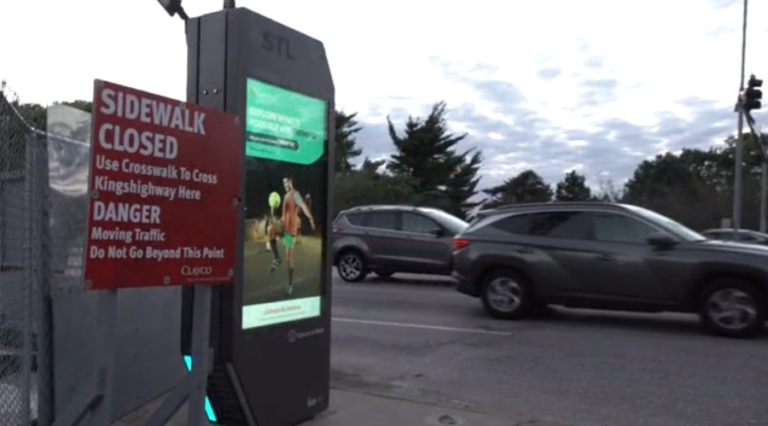 Рабочий погиб от травм после попадания в автомобиль в CWE: SLMPD