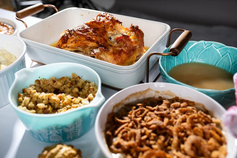 Какие магазины в Калифорнии открыты на День Благодарения?