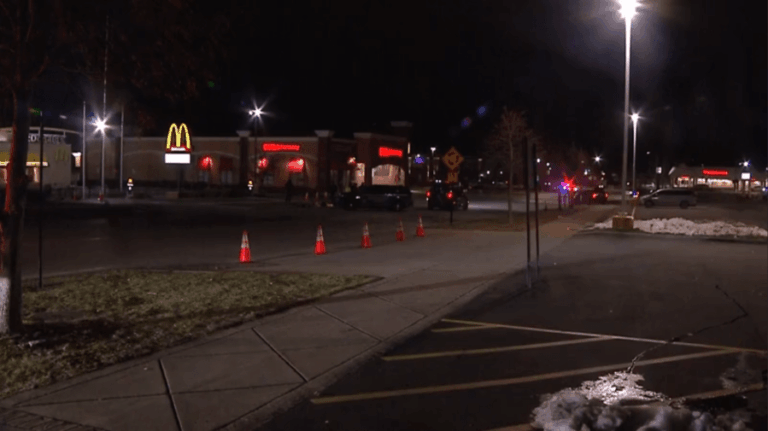 Женщина погибла в автокатастрофе на Кенсингтон-авеню