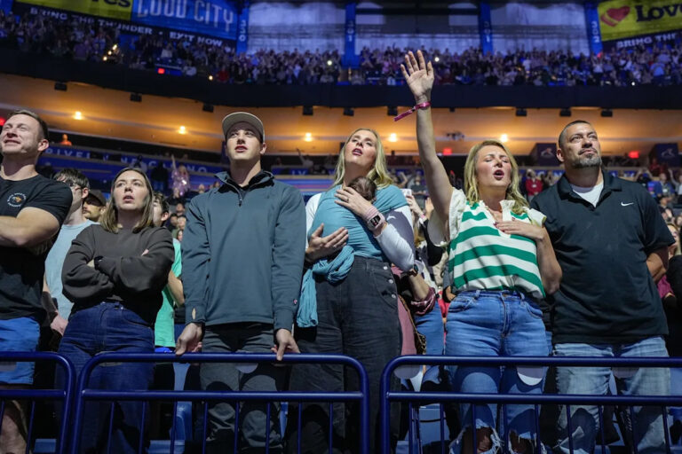 Приложение YouVersion Bible, сделанное в Эдмонде, прошло 1 миллиард загрузок.