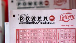 Ваш следующий шанс выиграть огромный джекпот Powerball — в понедельник вечером.