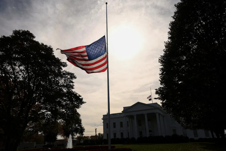 Почему флаги сегодня на полуштабе? Вот почему флаги остаются опущенными до 20 ноября в Нью-Джерси